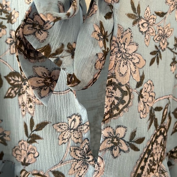 American eagle paisly floral fluttered sleeve blouse Womens size small - Picture 13 of 14